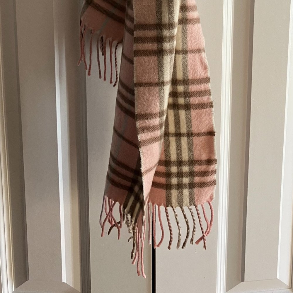 Authentic Burberry London 100% CASHMERE Scarf - Picture 3 of 3
